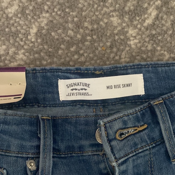 Womens levi jeans size 4M W27 L 30 brand new - Picture 3 of 5